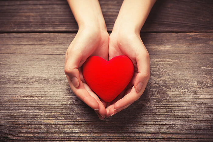 2 hands holding a heart
